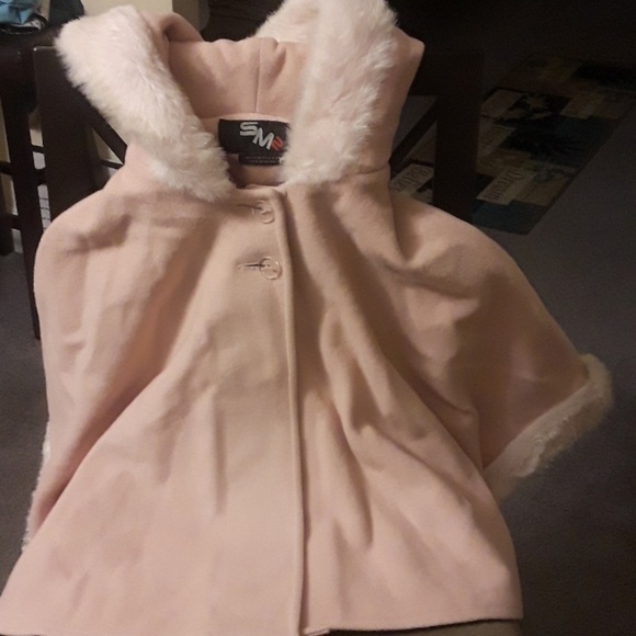 Cape - Picture 1 of 2